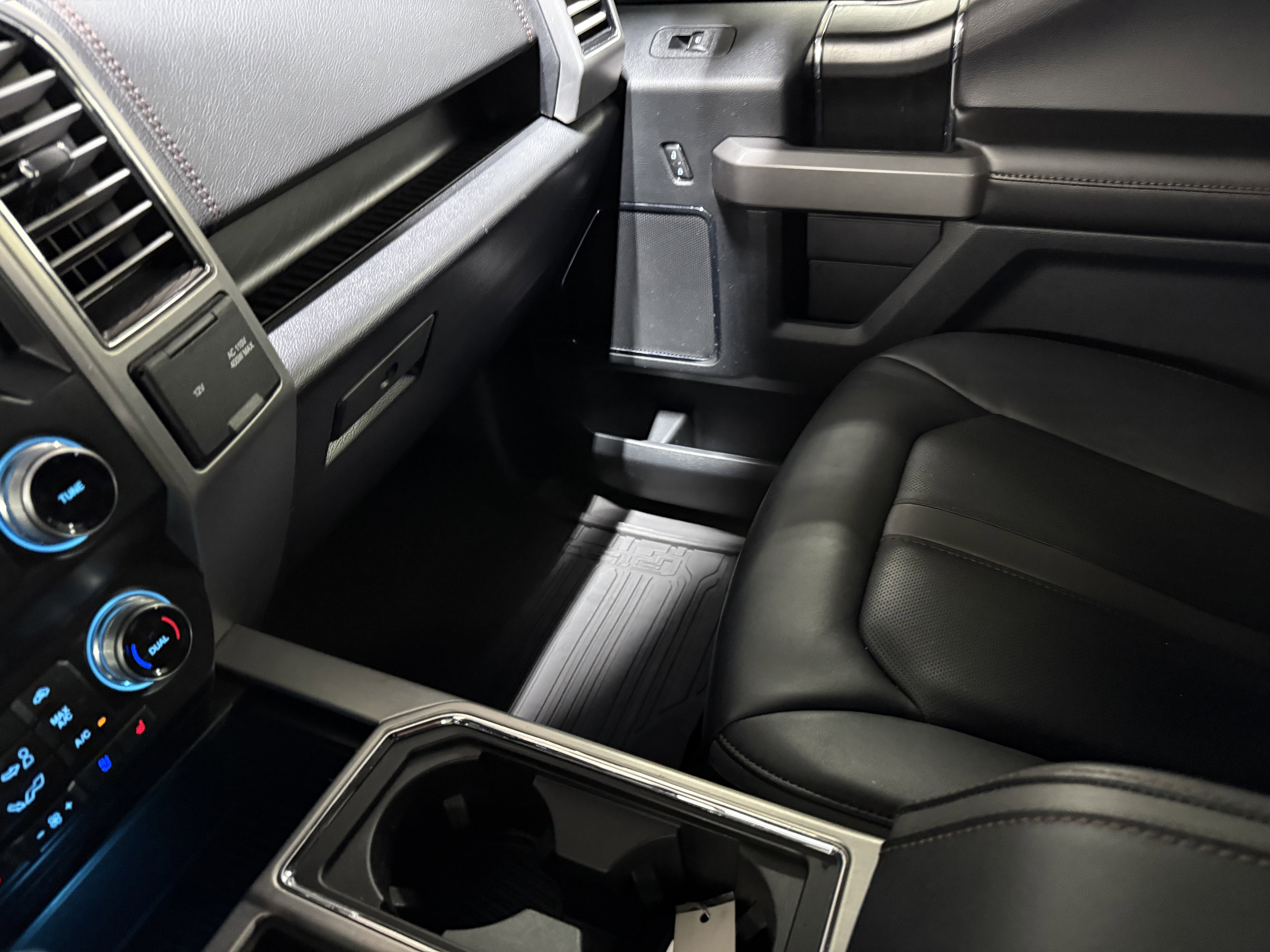 Used 2019 Ford F150 Platinum w/ Equipment Group 701A Luxury image 12