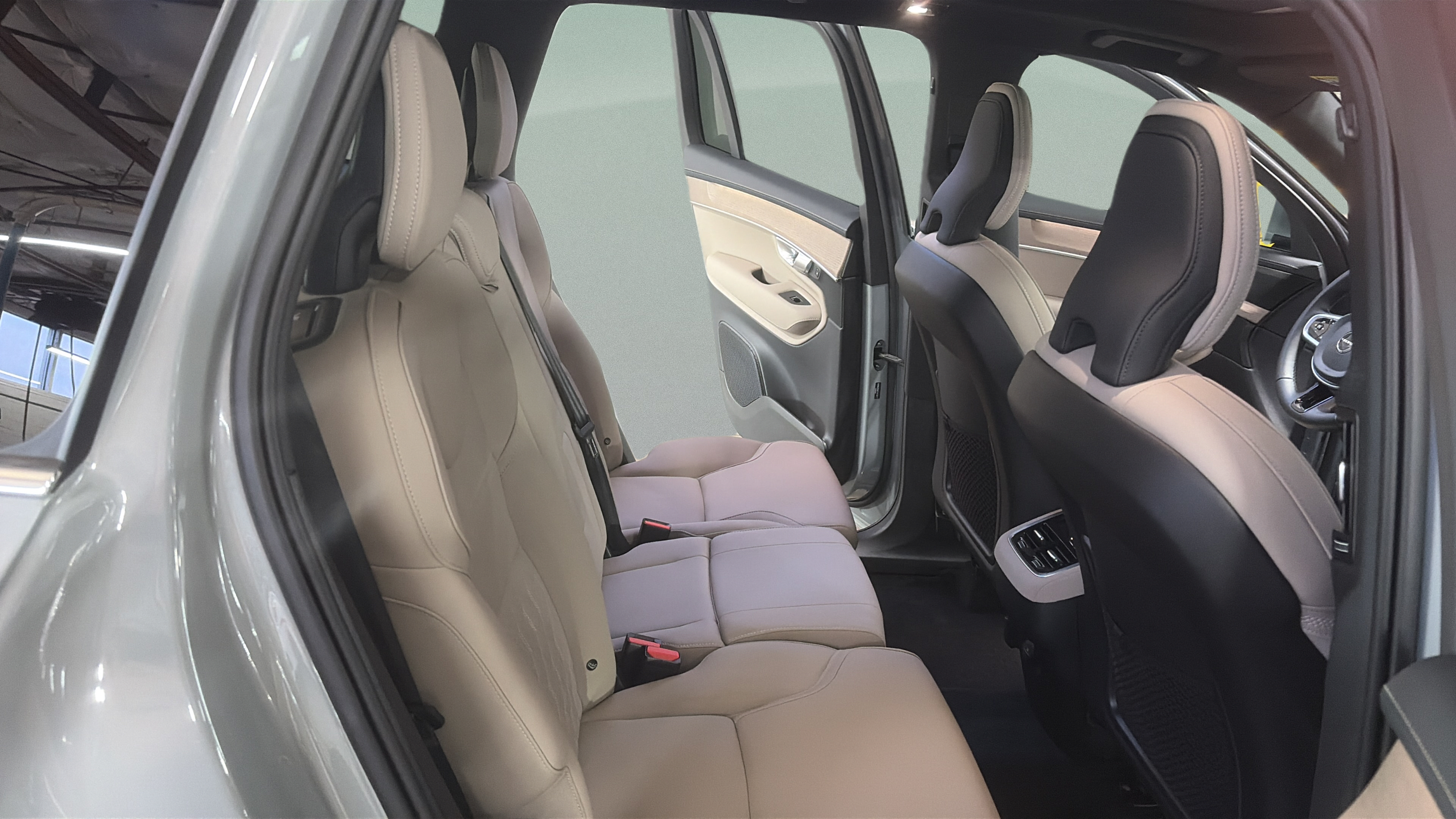 Certified 2026 Volvo XC90 B6 Plus w/ Protection Package Premier AWD/4WD image 31