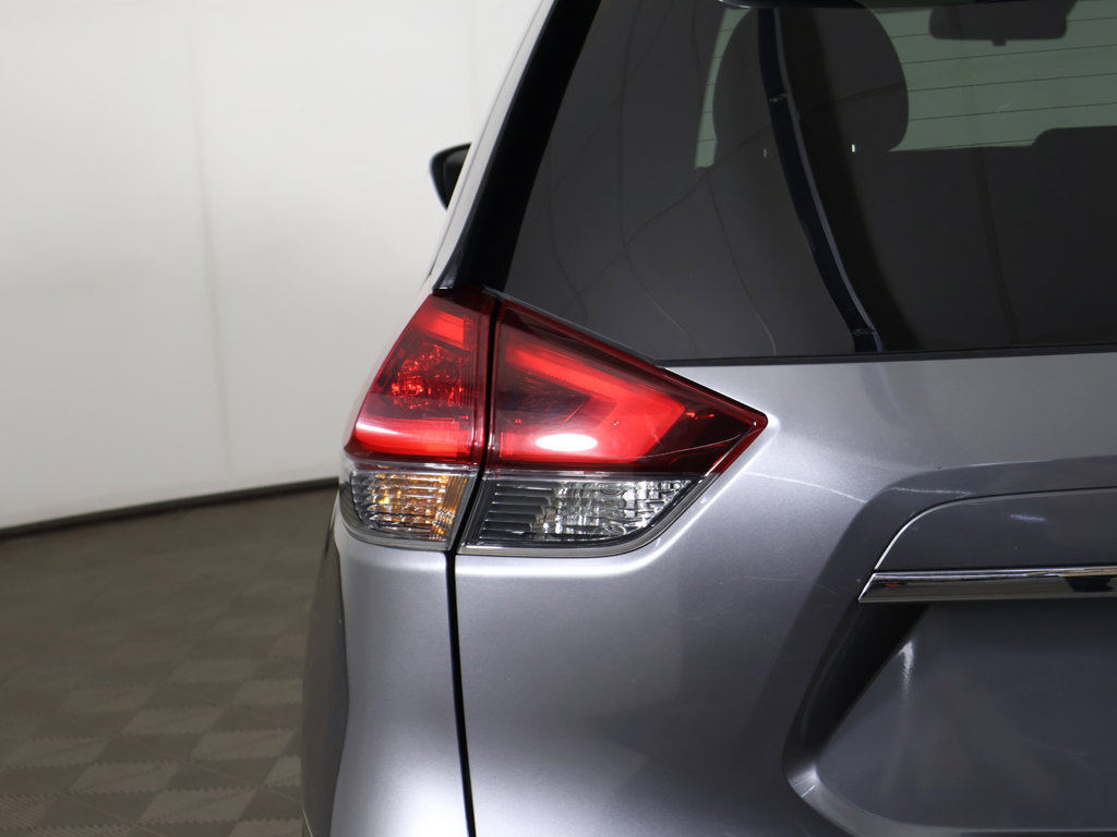 Used 2020 Nissan Rogue SV AWD/4WD image 13