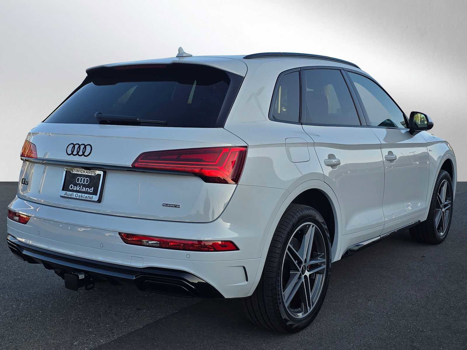 Certified 2025 Audi Q5 e Premium Plus w/ Premium Plus Package image 3