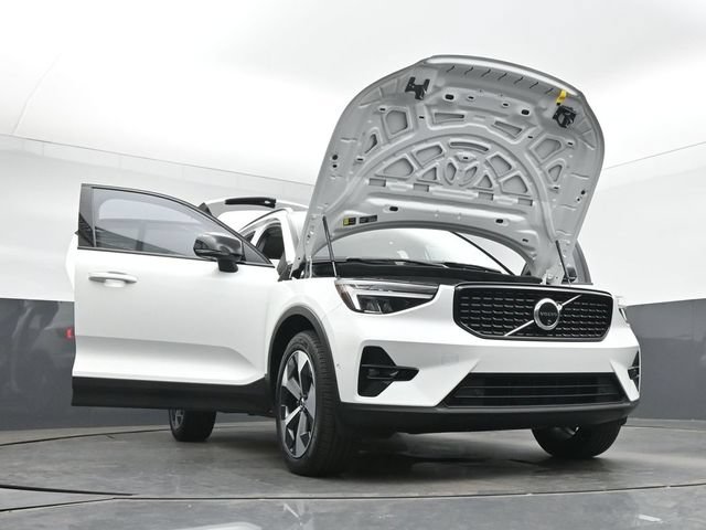Used 2024 Volvo XC40 B5 Plus AWD/4WD image 51