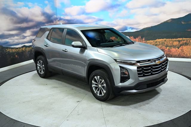 Used 2026 Chevrolet Equinox LT FWD image 2