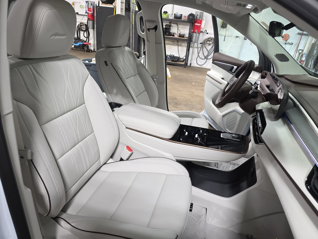 New 2026 Buick Enclave Avenir w/ Super Cruise Package AWD/4WD image 10