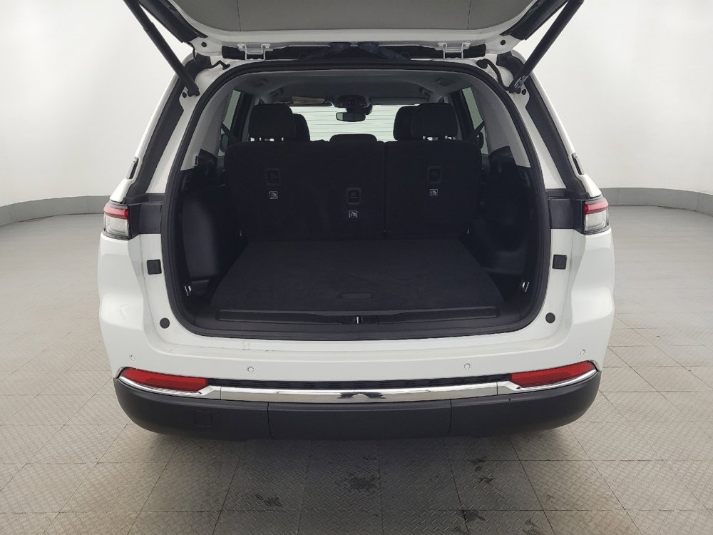 Used 2023 Jeep Grand Cherokee Laredo w/ Luxury Tech Group I image 29