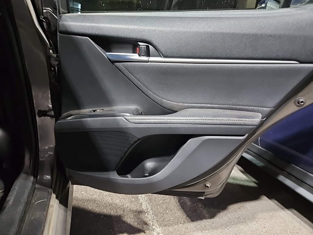 Used 2018 Toyota Camry XLE image 8