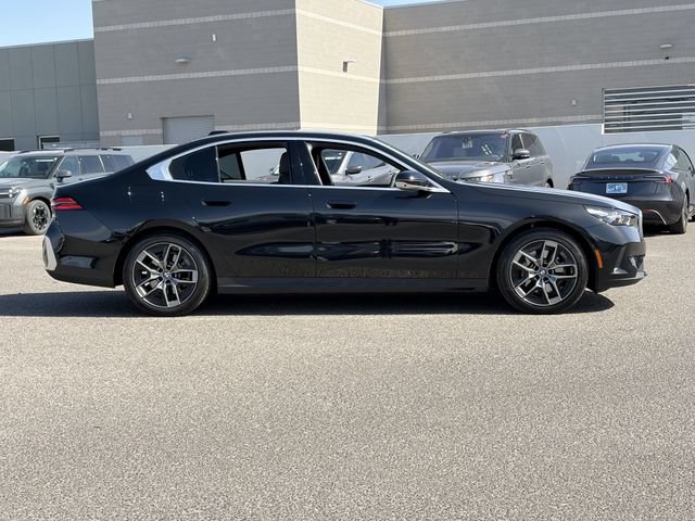 Used 2026 BMW 530i w/ Premium Package RWD image 5
