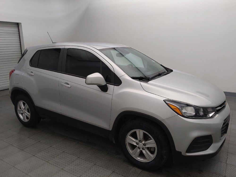 Used 2022 Chevrolet Trax LS w/ Tint and Cruise Package FWD image 11