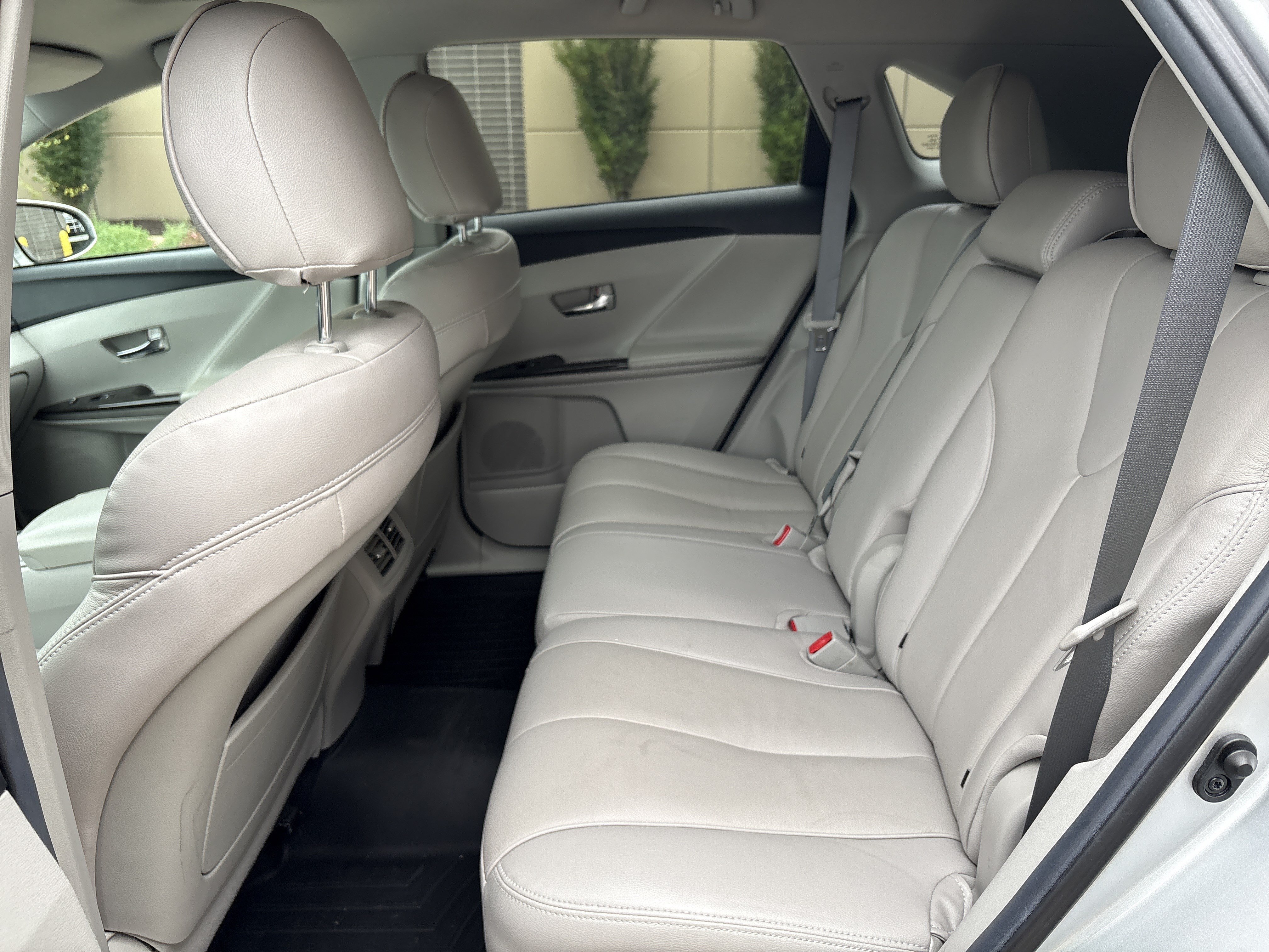Used 2014 Toyota Venza LE FWD image 30