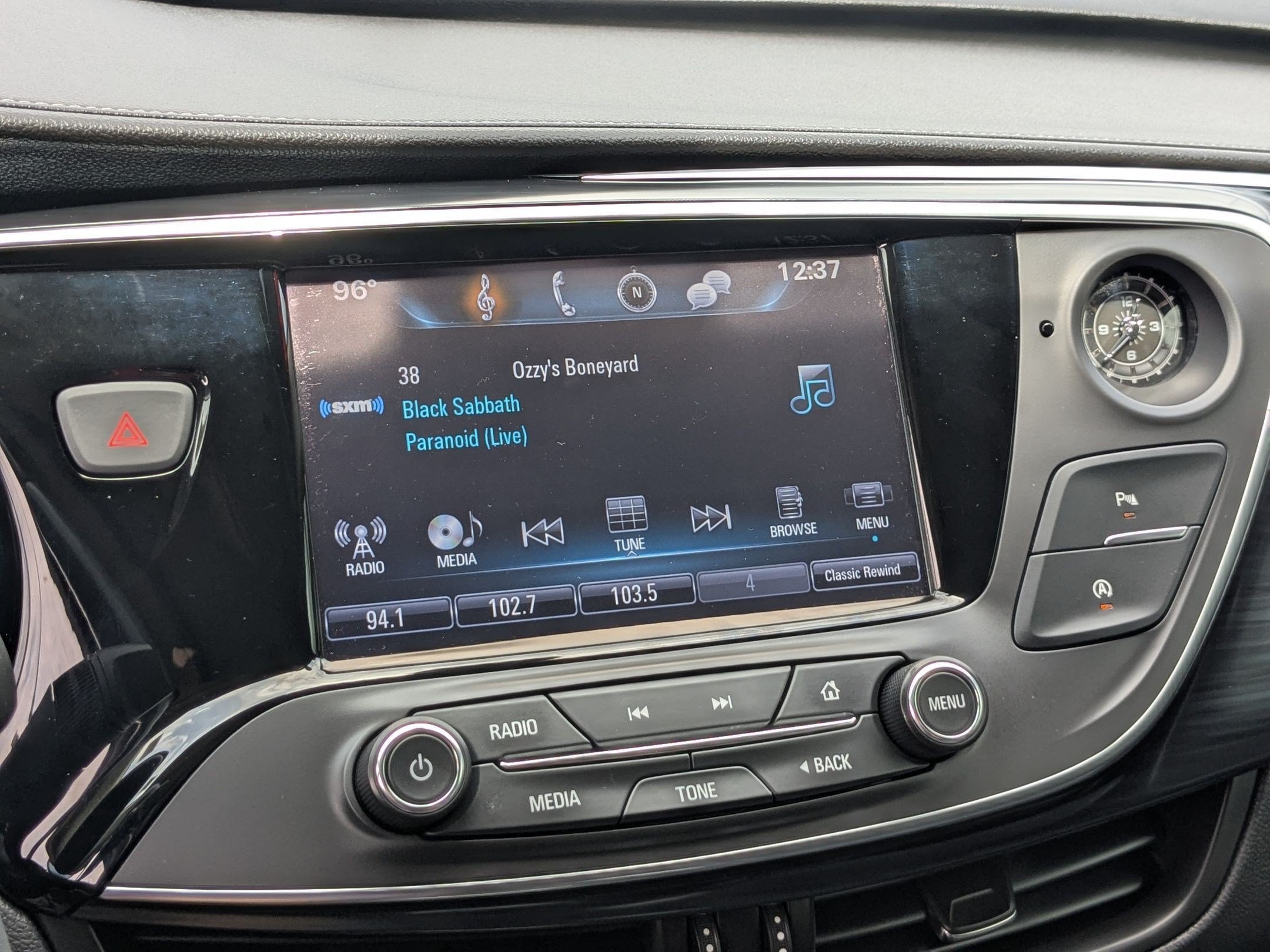 Certified 2020 Buick Envision Essence w/ LPO, Active Package AWD/4WD image 23