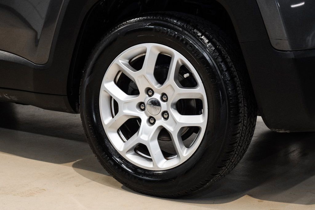 Used 2018 Jeep Renegade Latitude FWD image 58