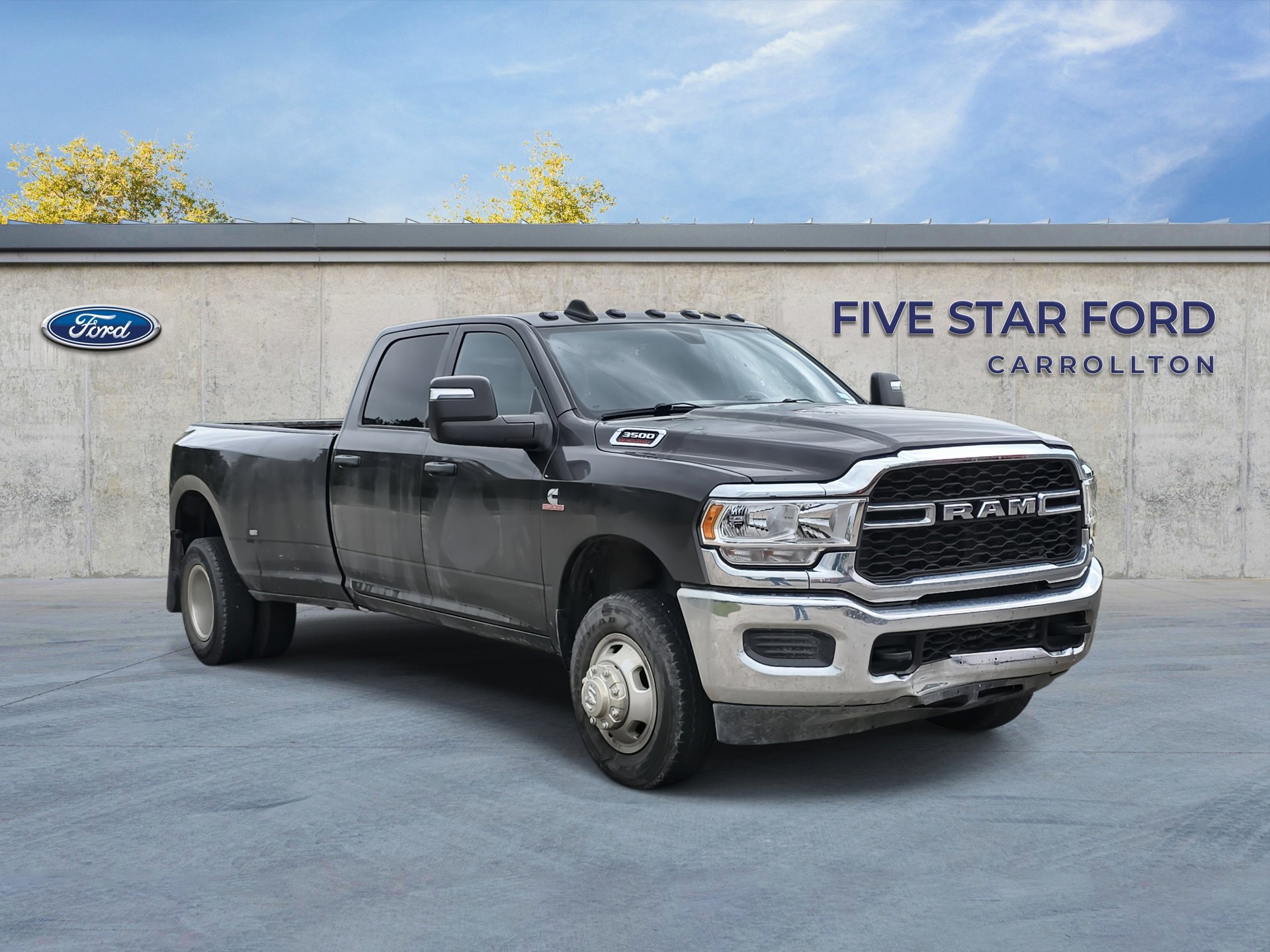 Used 2024 RAM 3500 Tradesman w/ Chrome Appearance Group AWD/4WD image 1