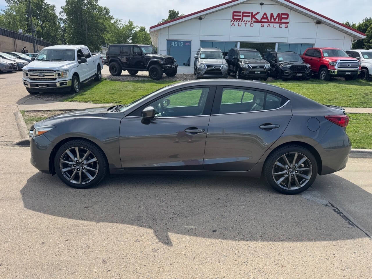 Used 2018 MAZDA MAZDA3 Touring FWD image 2