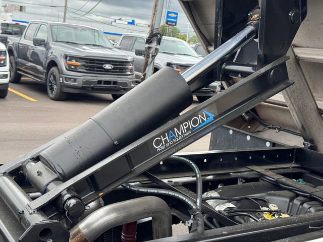 New 2025 Ford F550 4x4 Regular Cab Super Duty image 14