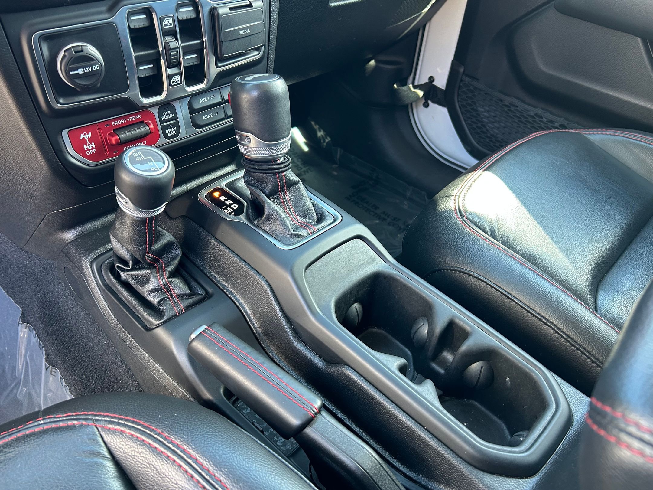 Used 2023 Jeep Gladiator Rubicon w/ Cold Weather Group AWD/4WD image 19