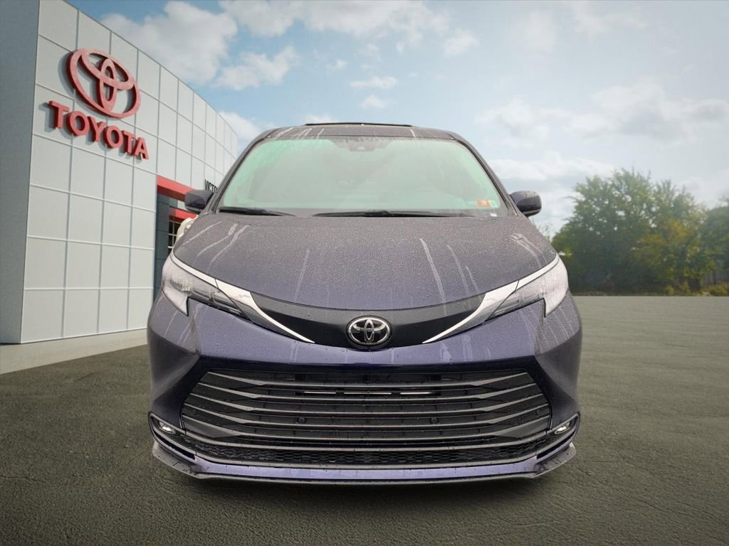 New 2026 Toyota Sienna XLE image 8