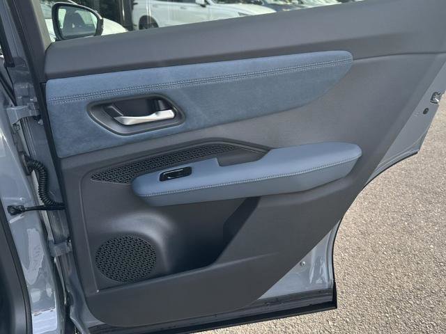 Certified 2025 Nissan Ariya Platinum image 27