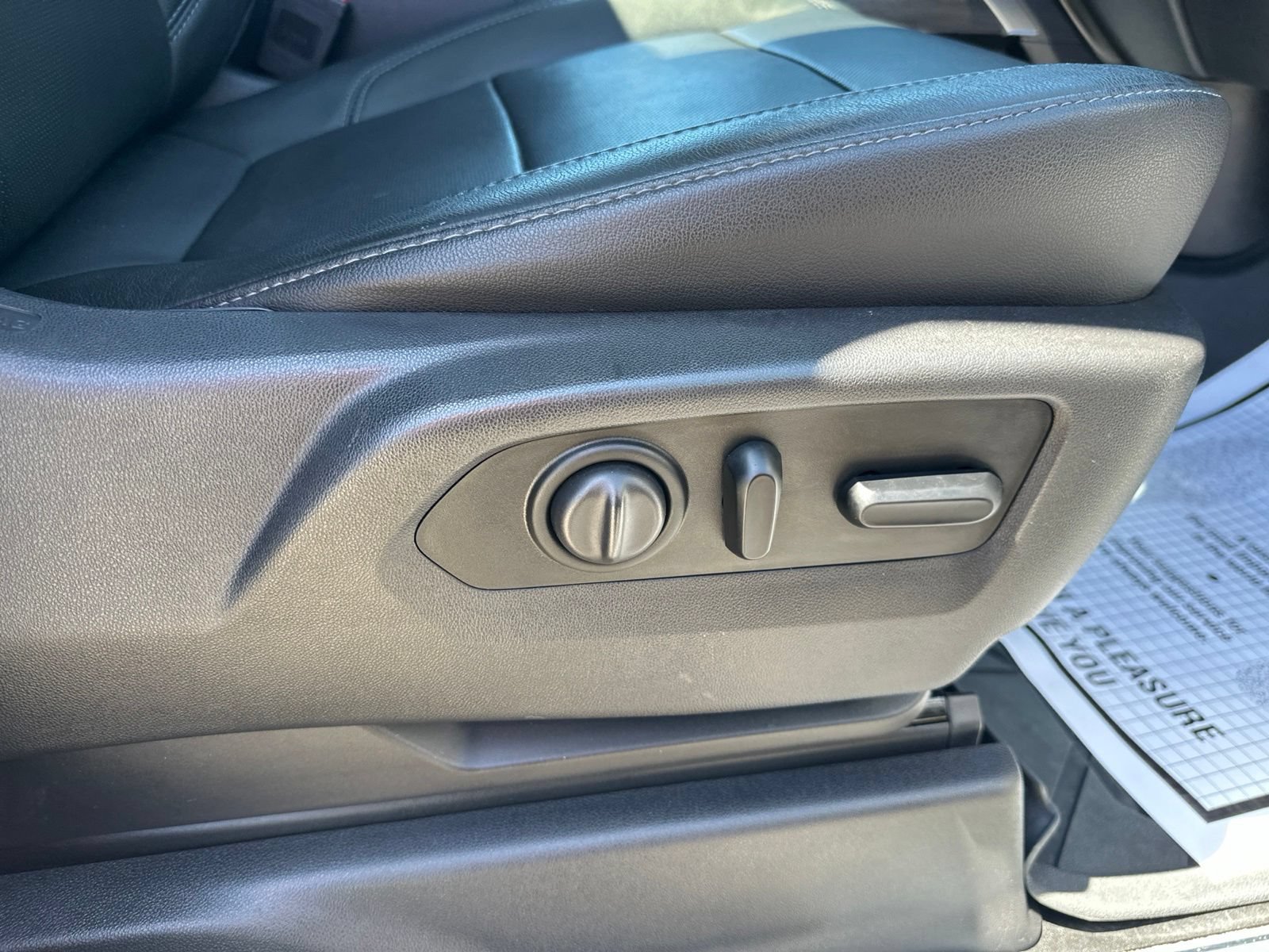 Used 2019 Chevrolet Silverado 1500 LTZ w/ LTZ Premium Package AWD/4WD image 39