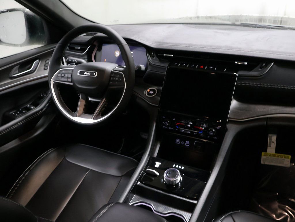 New 2025 Jeep Grand Cherokee Limited w/ Black Appearance Package image 21