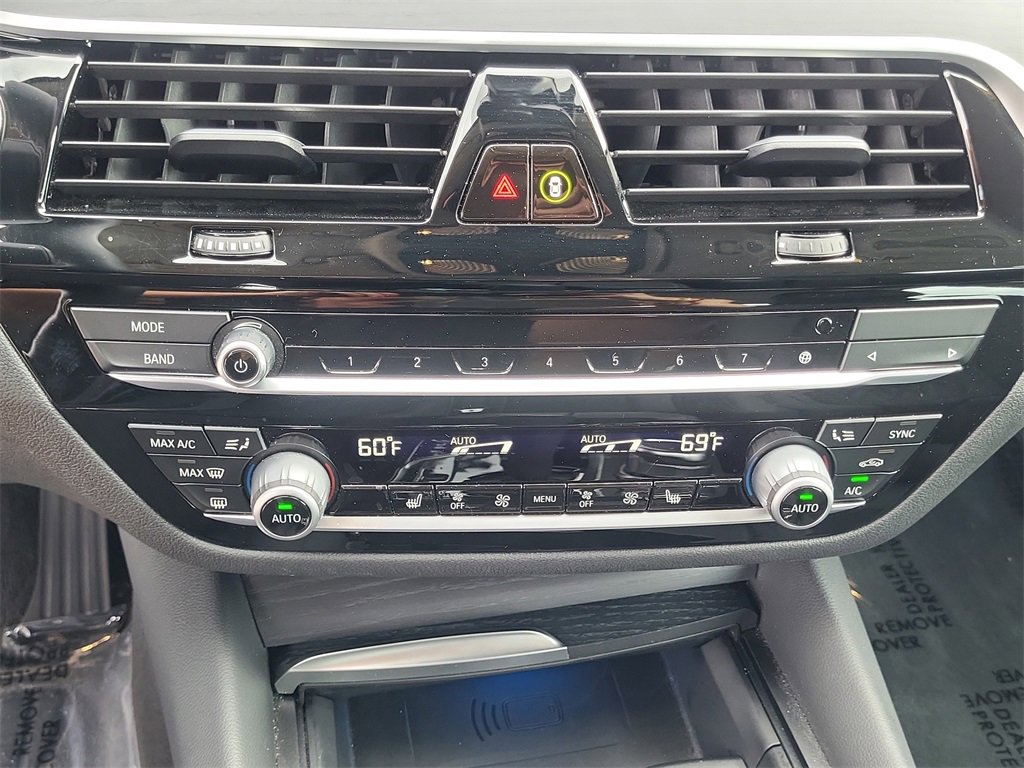 Used 2022 BMW 530e xDrive 530e iPerformance w/ Premium Package image 28