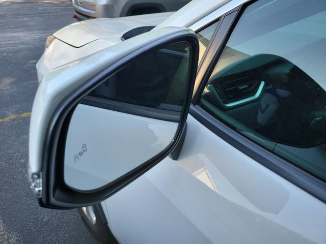 Used 2019 Toyota RAV4 XLE w/ Convenience Package FWD image 8