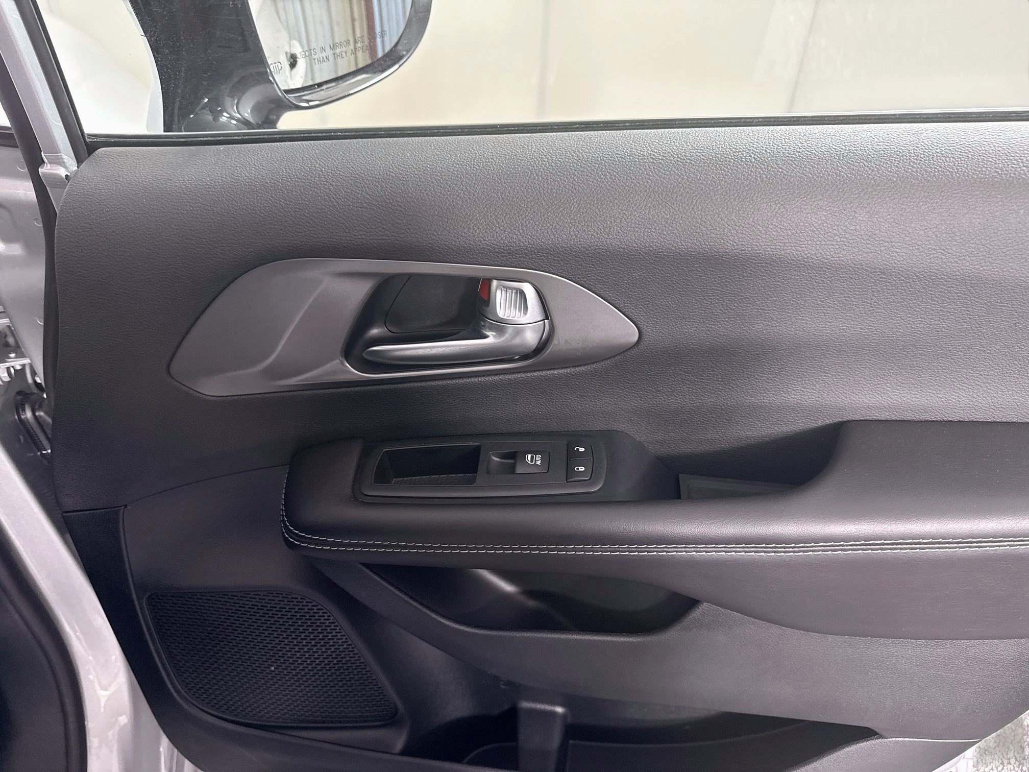 Used 2026 Chrysler Pacifica Select FWD image 29