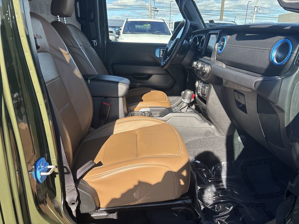 Used 2022 Jeep Wrangler Unlimited Sahara w/ Cold Weather Group image 15