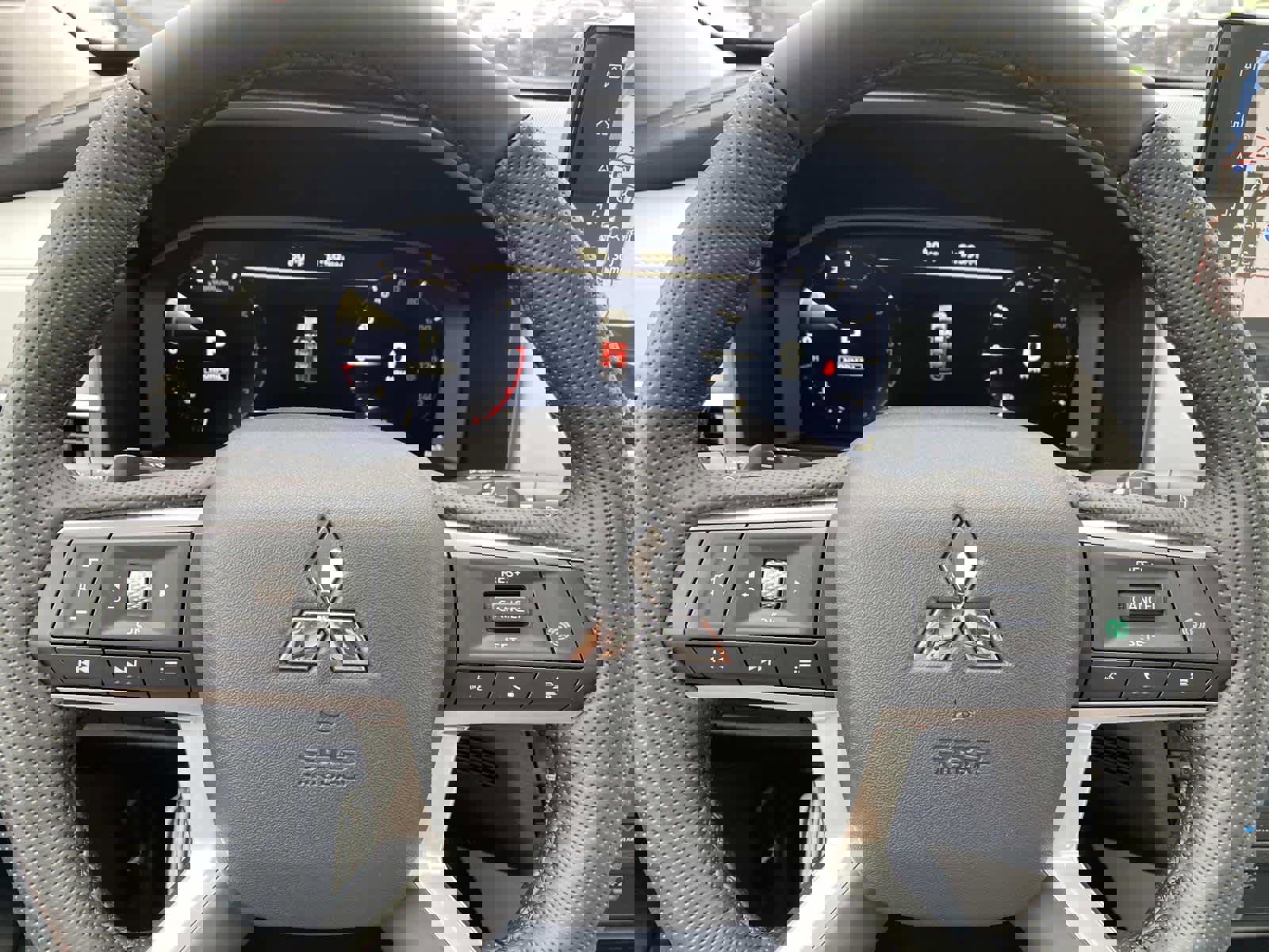 New 2025 Mitsubishi Outlander AWD image 16