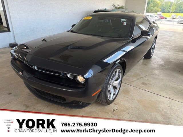 Used 2016 Dodge Challenger SXT Plus RWD image 1