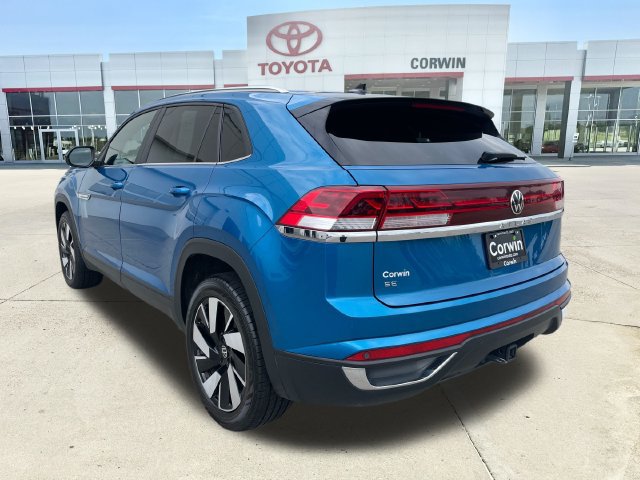 Used 2024 Volkswagen Atlas Cross Sport SE FWD image 3