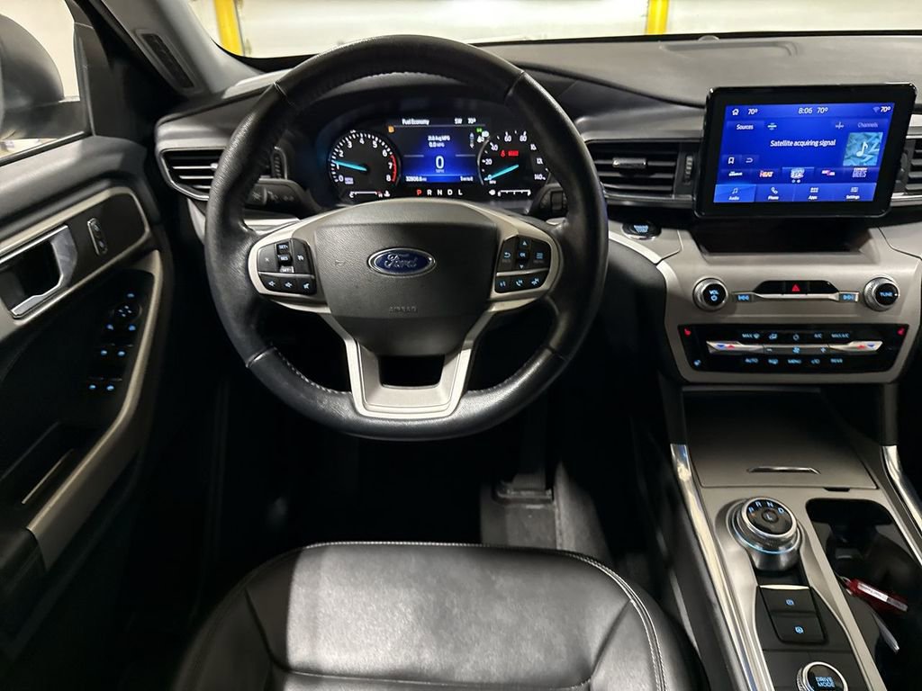 Used 2022 Ford Explorer XLT w/ Equipment Group 202A AWD/4WD image 11