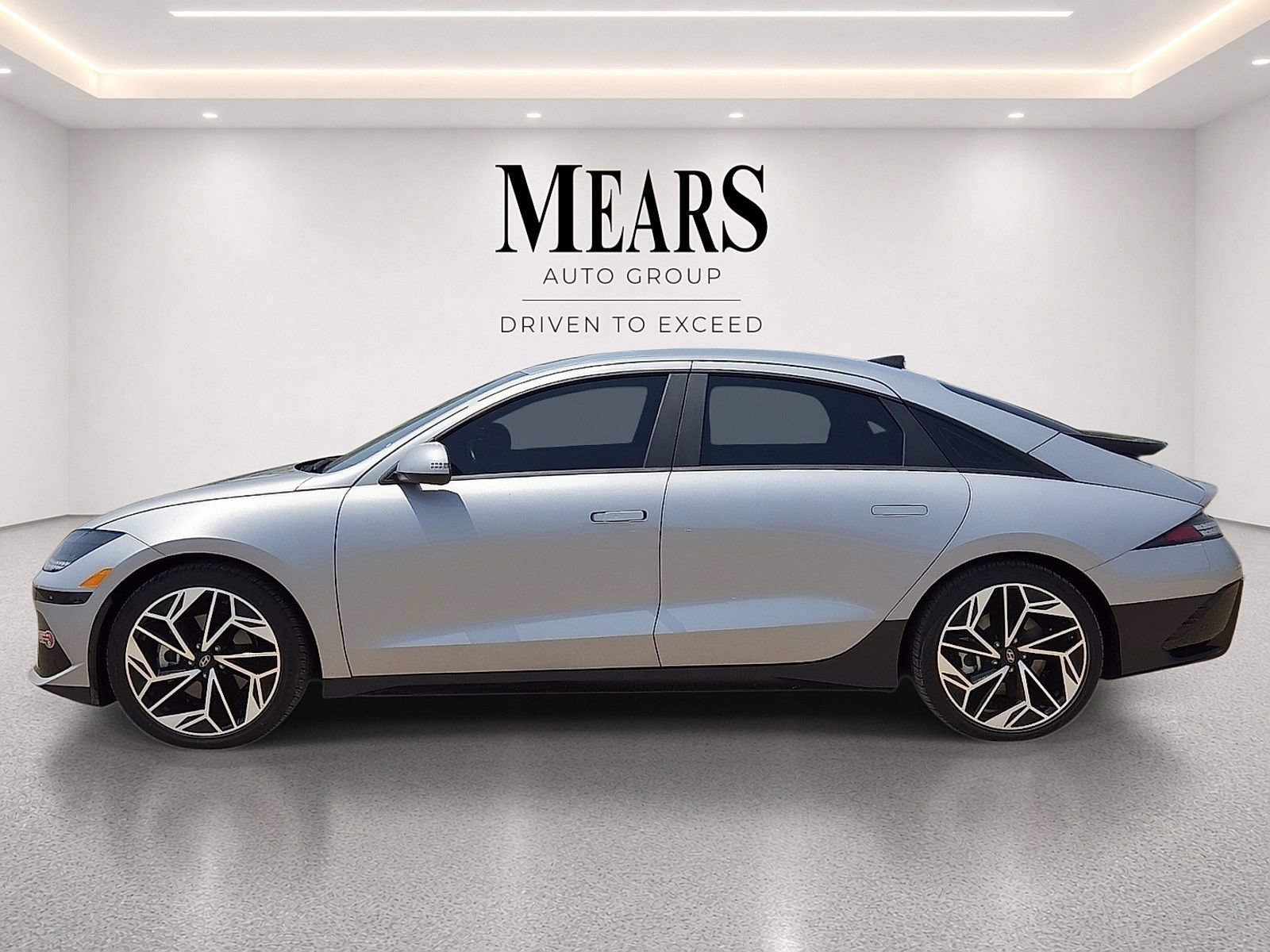 Used 2024 Hyundai Ioniq 6 SEL RWD image 2