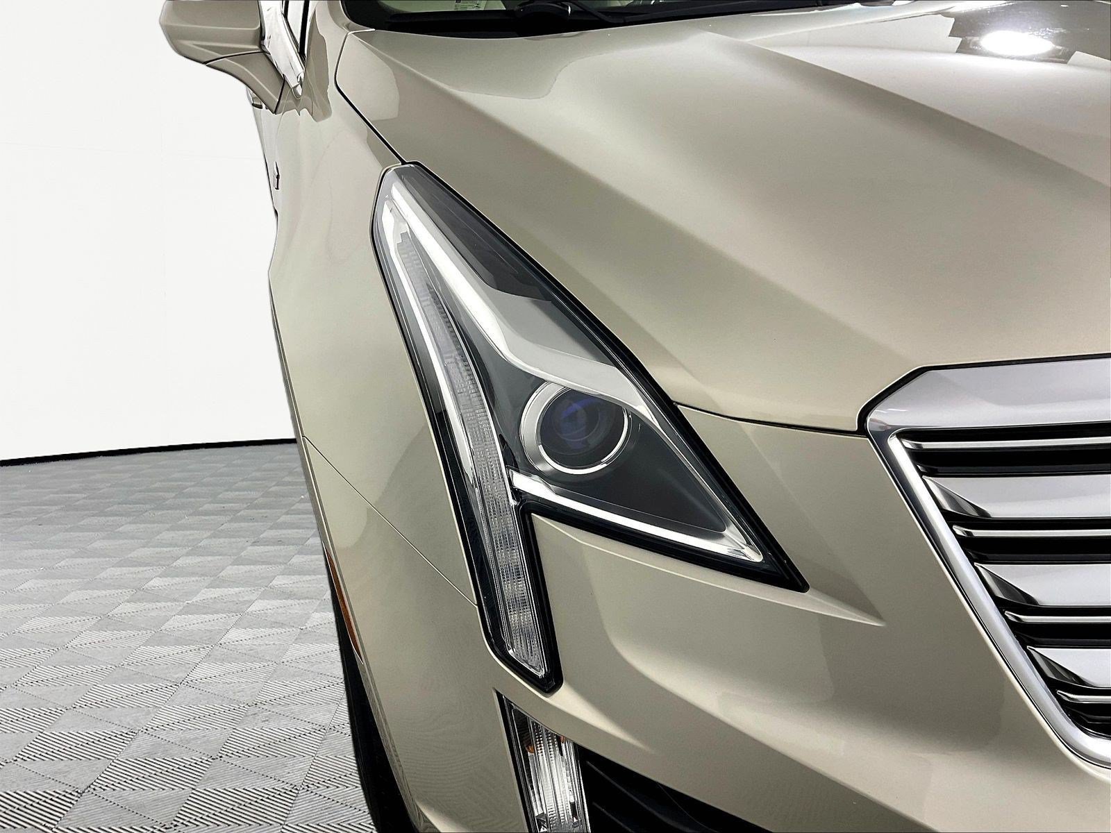 Used 2017 Cadillac XT5 FWD image 31