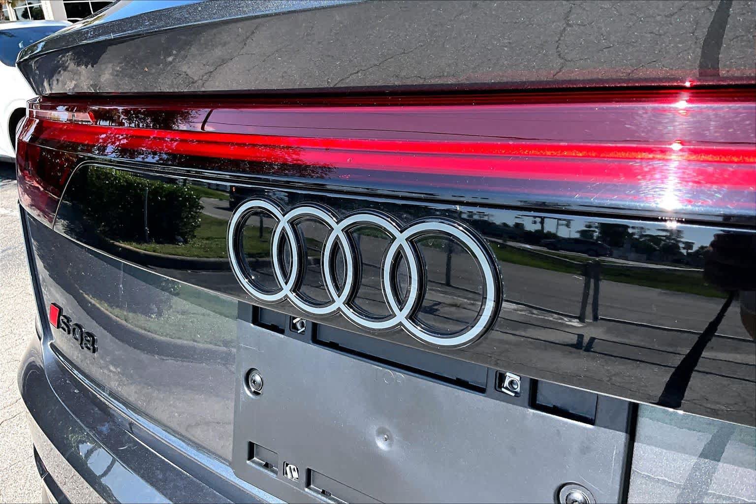 Used 2024 Audi SQ8 Prestige AWD/4WD image 31