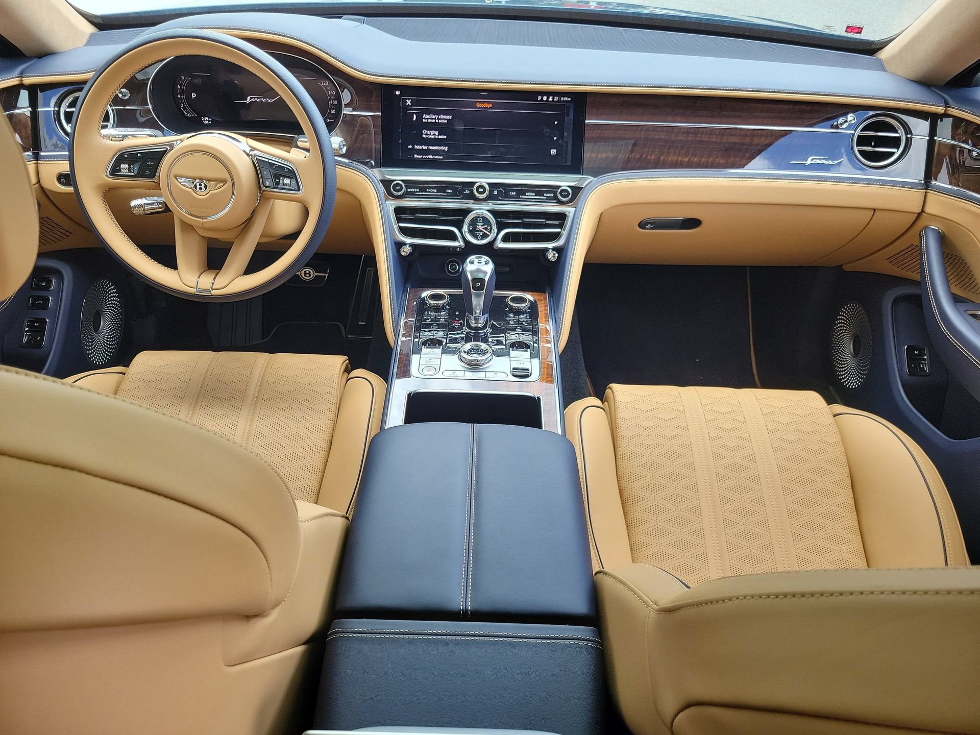 Used 2025 Bentley Flying Spur Plug-In Hybrid AWD/4WD image 4