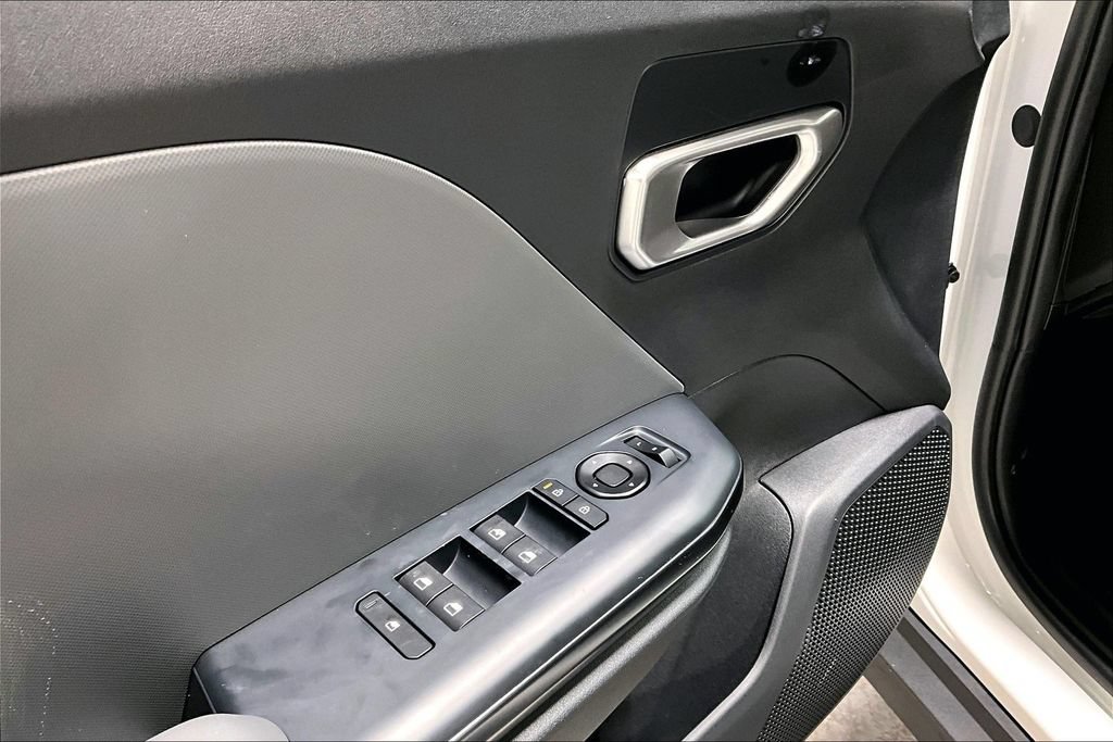 New 2025 Kia K4 FWD image 18