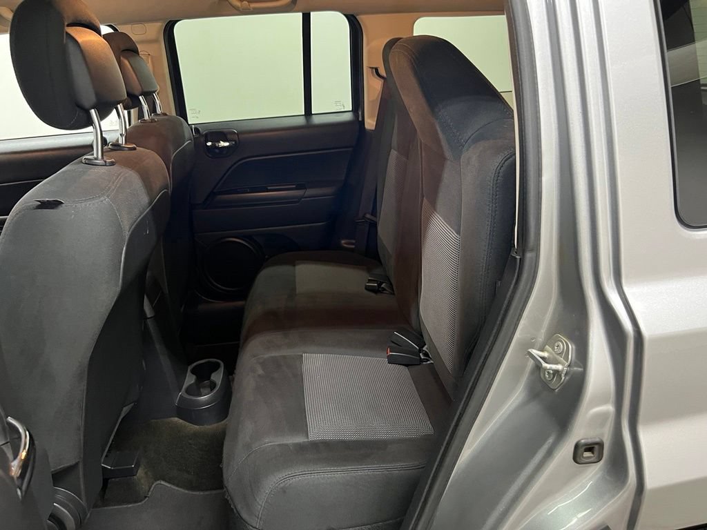 Used 2016 Jeep Patriot Latitude AWD/4WD image 32