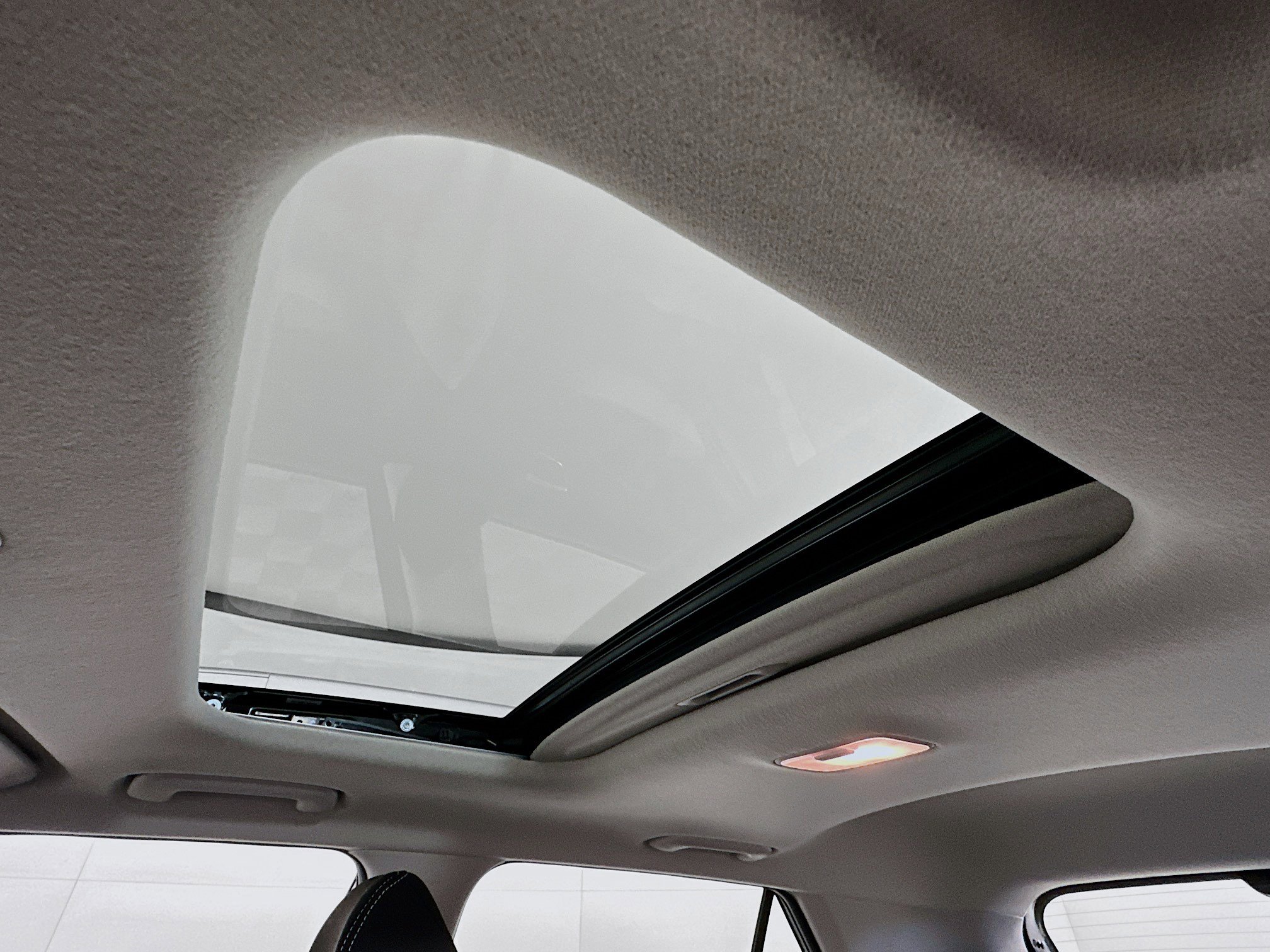 Used 2025 Hyundai Venue SEL image 25