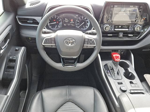 Used 2021 Toyota Highlander XSE AWD/4WD image 12