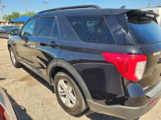 Used 2022 Ford Explorer XLT w/ Equipment Group 202A image 3