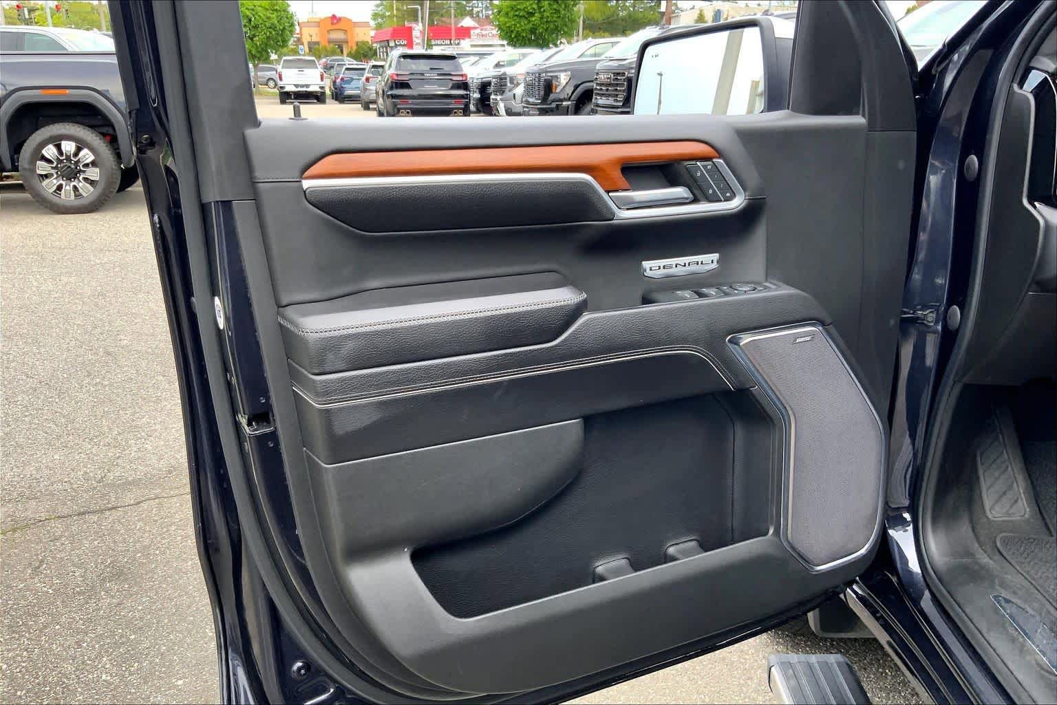 Used 2023 GMC Sierra 1500 Denali w/ Denali Reserve Package AWD/4WD image 21