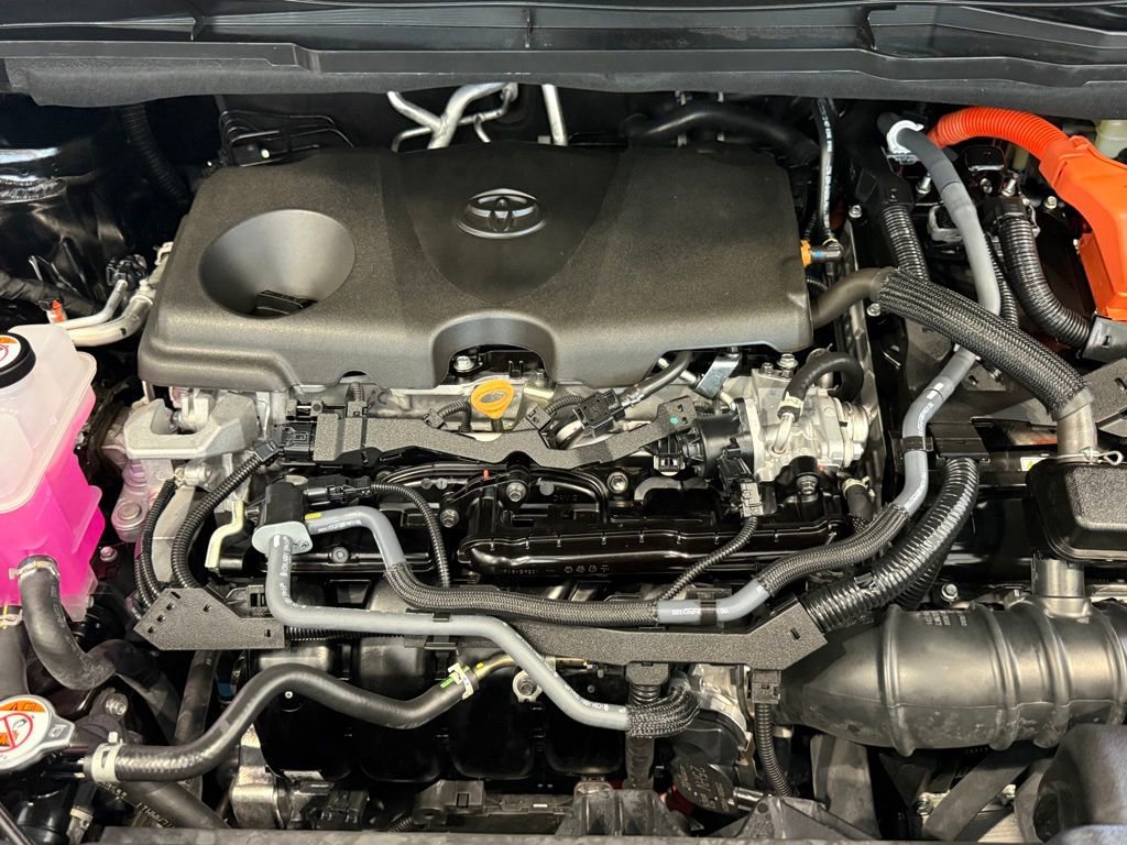 Certified 2025 Toyota Sienna XLE Woodland Edition image 36