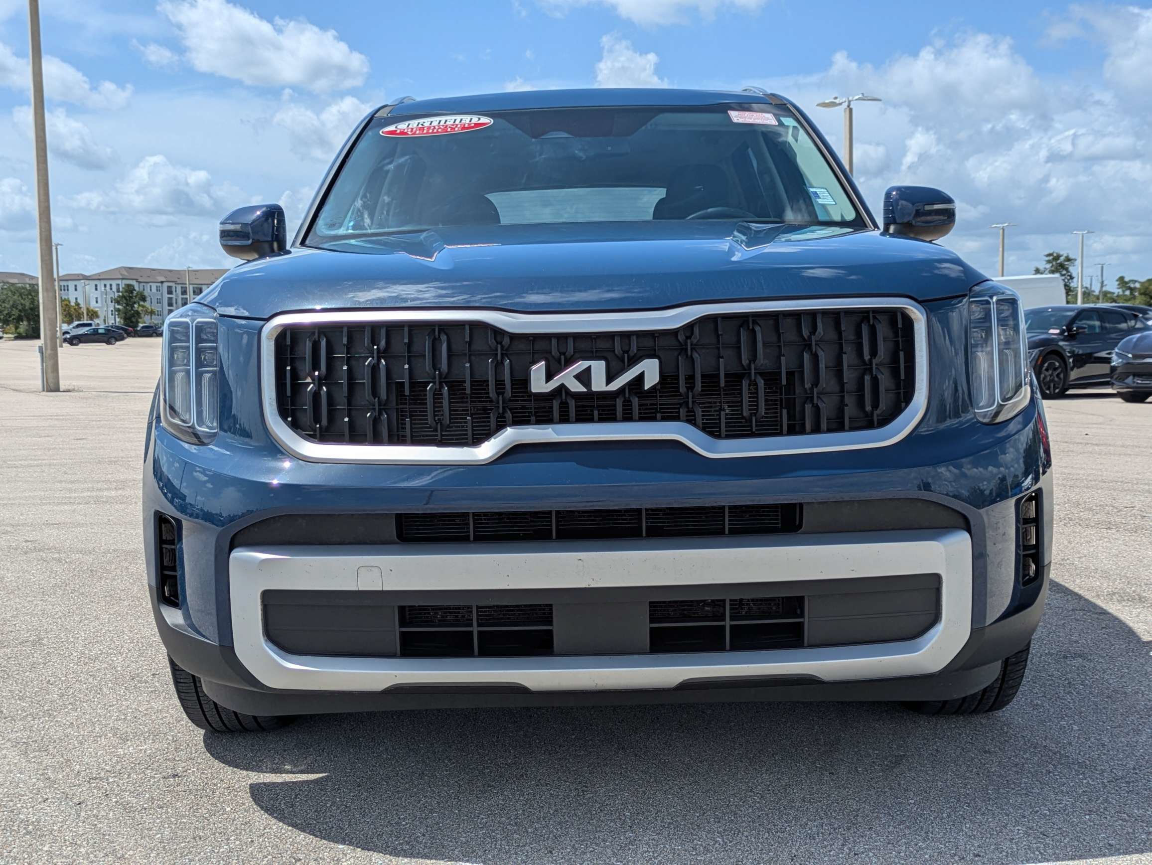 Certified 2025 Kia Telluride EX w/ EX Captain's Chair Package AWD/4WD image 3