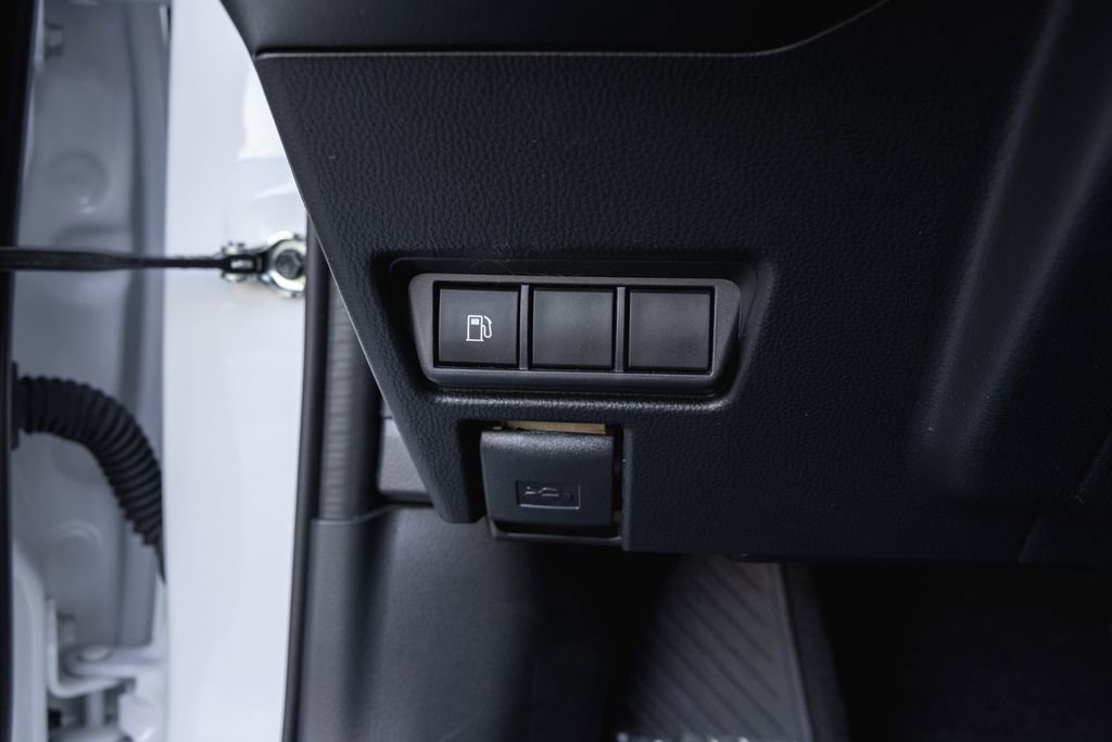 Used 2025 Toyota Prius LE image 14