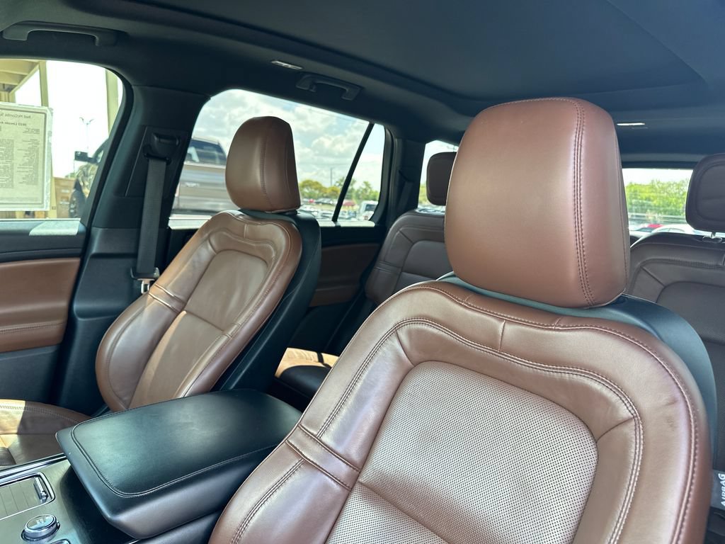 Used 2022 Lincoln Aviator Reserve w/ Elements Package Plus RWD image 16