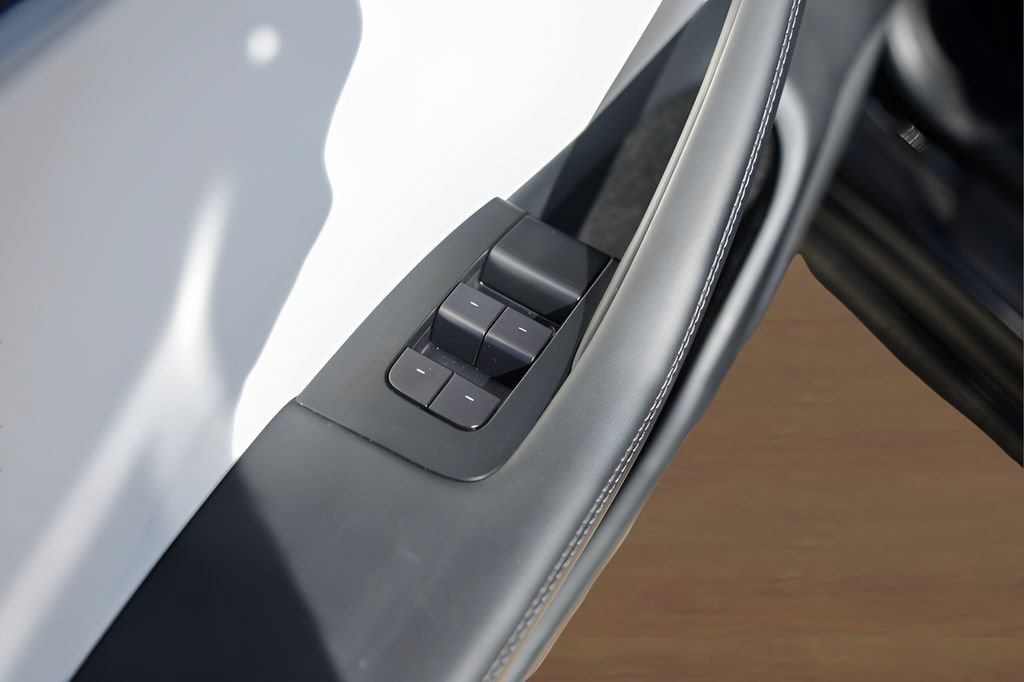 Used 2025 Tesla Model 3 RWD image 19