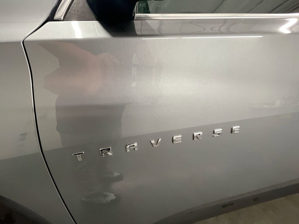 Used 2023 Chevrolet Traverse LT image 30