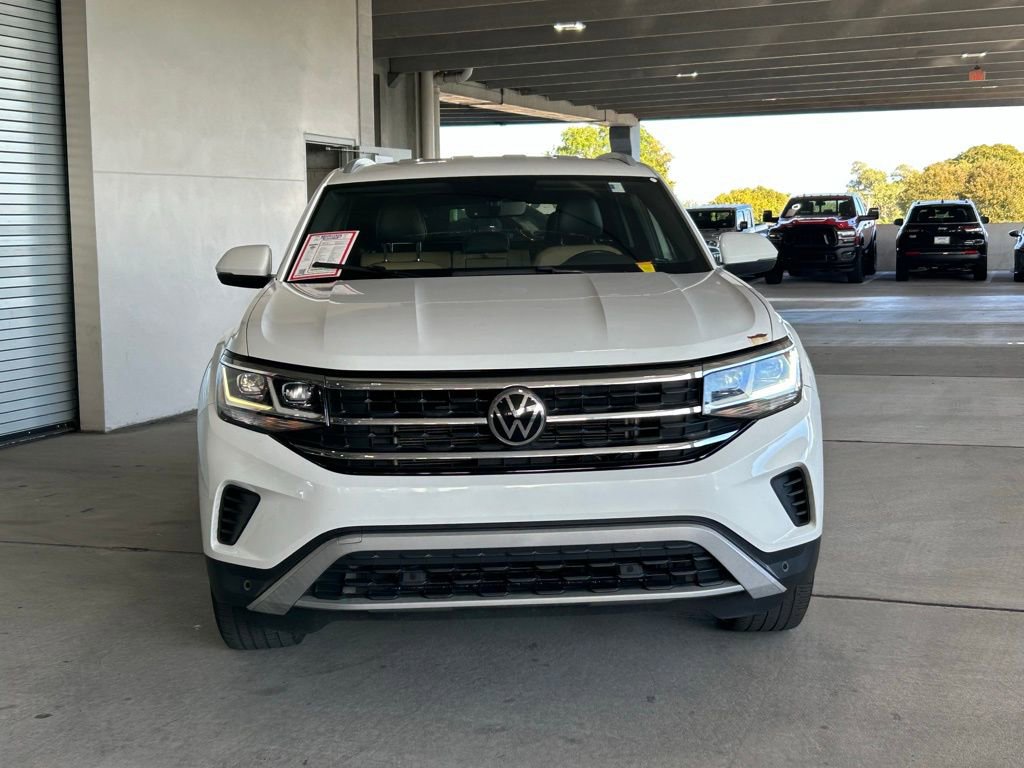 Used 2022 Volkswagen Atlas Cross Sport SE w/ Black Wheel Package video 2