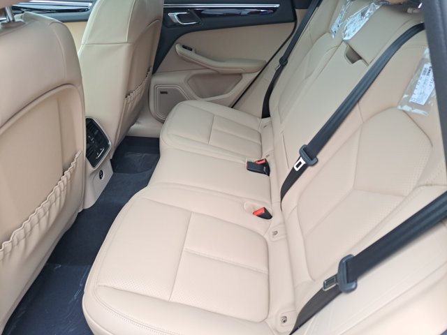 Used 2026 Porsche Macan AWD/4WD image 19