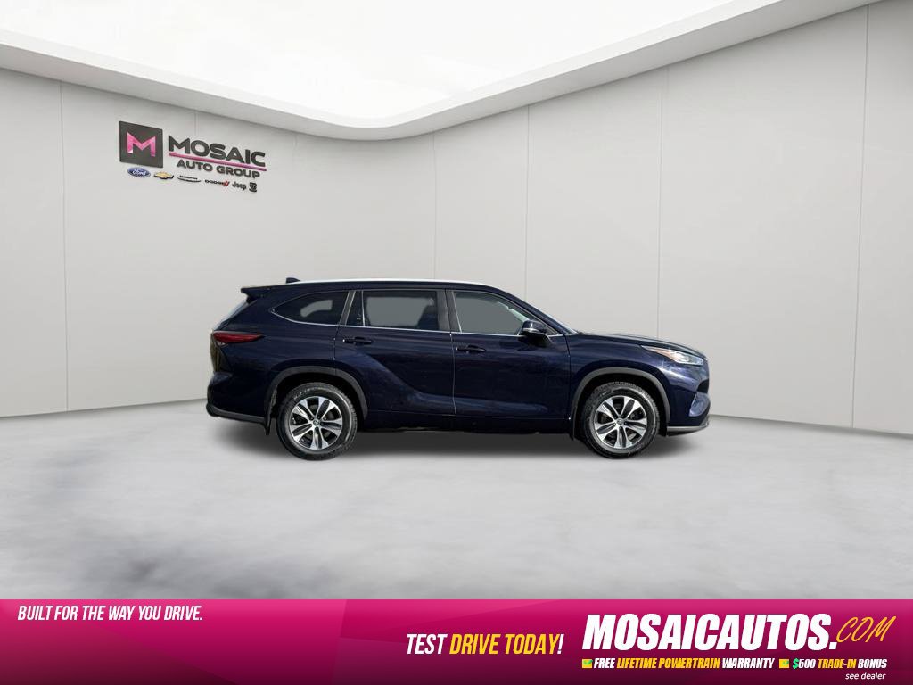 Used 2023 Toyota Highlander XLE AWD/4WD image 8