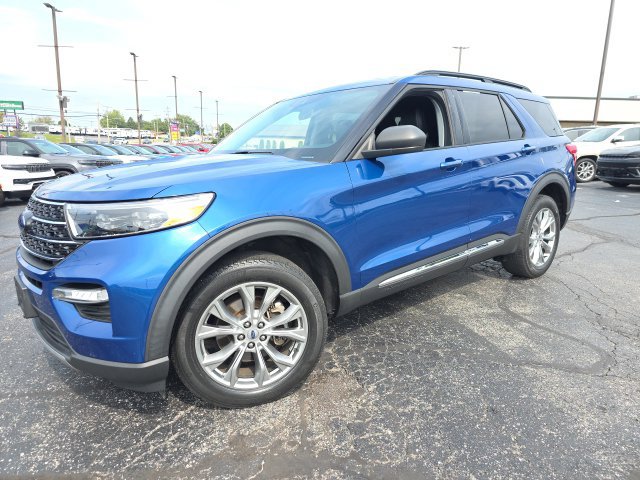 Used 2020 Ford Explorer XLT w/ Equipment Group 202A AWD/4WD image 2